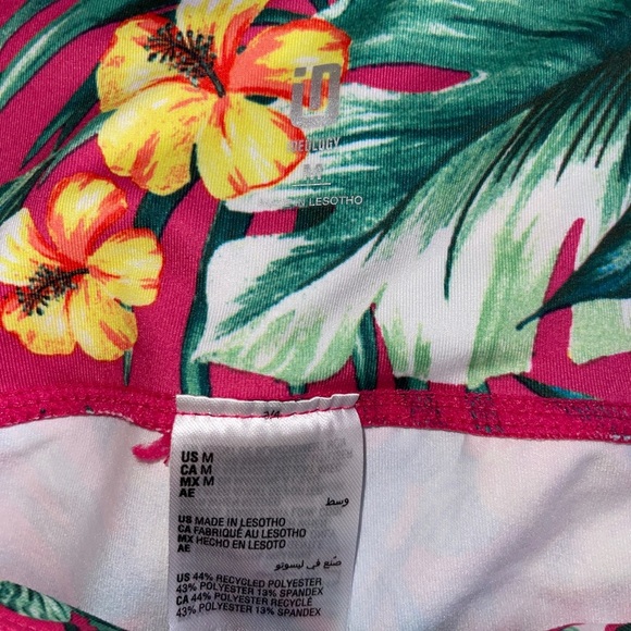 NWOT- Ideology Hawaiian Print Crop Active Leggings- Medium - Picture 6 of 7
